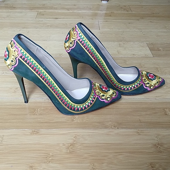 Embroidered Medallion Stiletto Pumps (runs small) - Picture 4 of 8